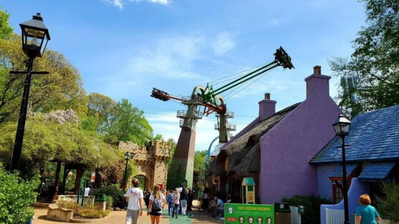 Pendulum Swing thrill ride at Busch Gardens 